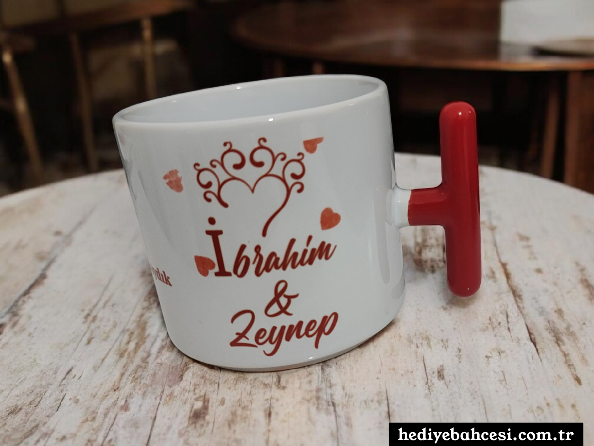 Kırmızı T Kupa Bardak